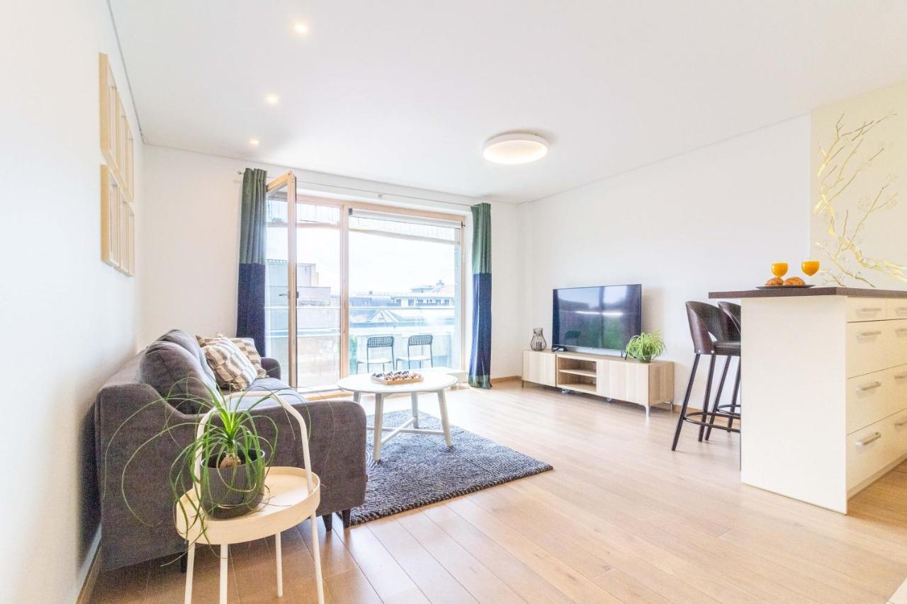 Cohost I Sunny Center Apt, Covered Parking, Balcony & Self Check-In كاوناس المظهر الخارجي الصورة