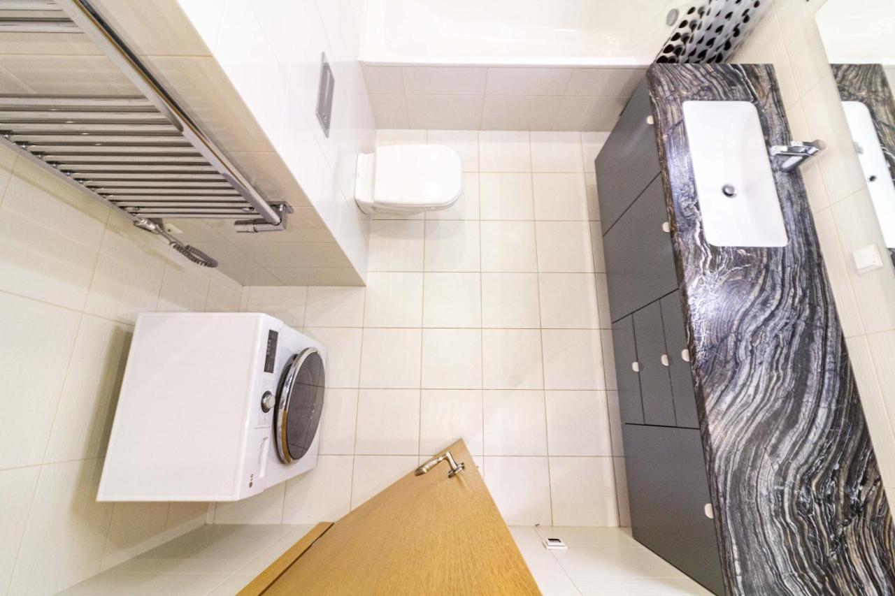 Cohost I Sunny Center Apt, Covered Parking, Balcony & Self Check-In كاوناس المظهر الخارجي الصورة