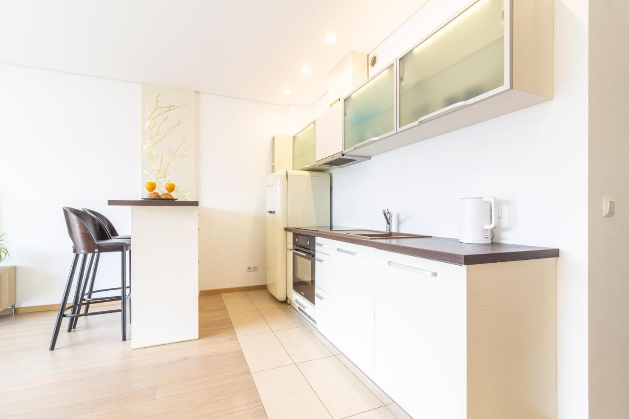 Cohost I Sunny Center Apt, Covered Parking, Balcony & Self Check-In كاوناس المظهر الخارجي الصورة
