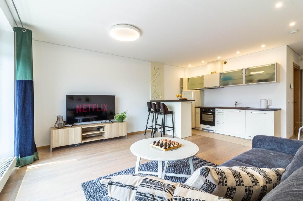 Cohost I Sunny Center Apt, Covered Parking, Balcony & Self Check-In كاوناس المظهر الخارجي الصورة