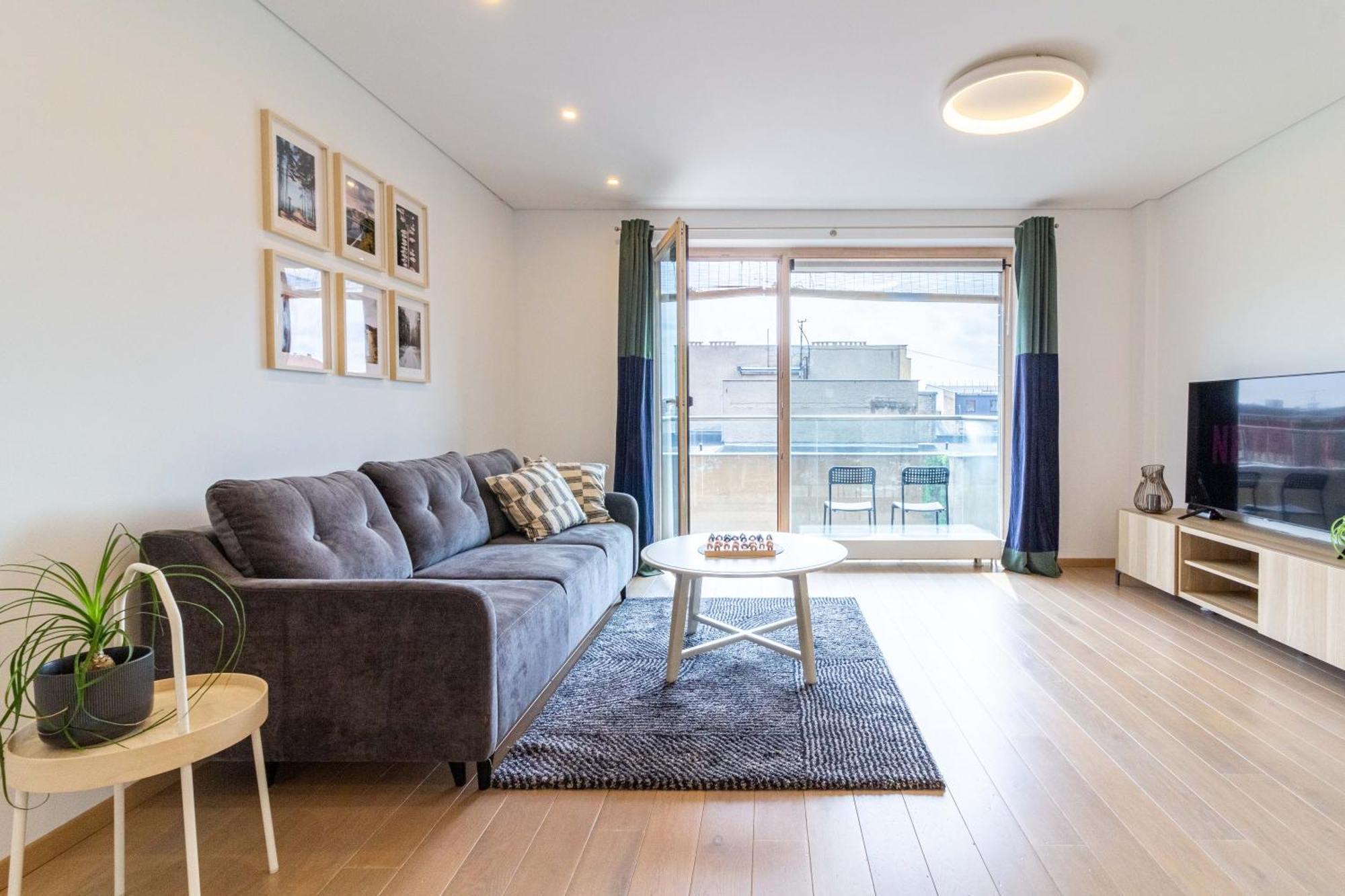 Cohost I Sunny Center Apt, Covered Parking, Balcony & Self Check-In كاوناس المظهر الخارجي الصورة